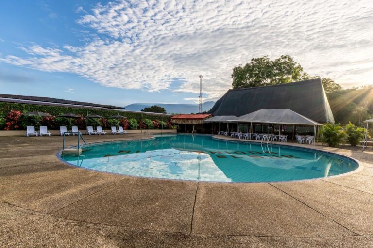 piscina hotel del sur